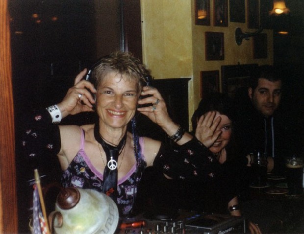 Melody Fox smiling in the mix at Murphy's Law, Milan, Italy